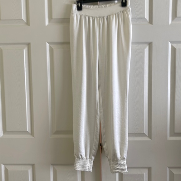 NWOT - INC Women’s Fancy White Jogger Style Trousers with Side Pockets, Size S. - Picture 1 of 4